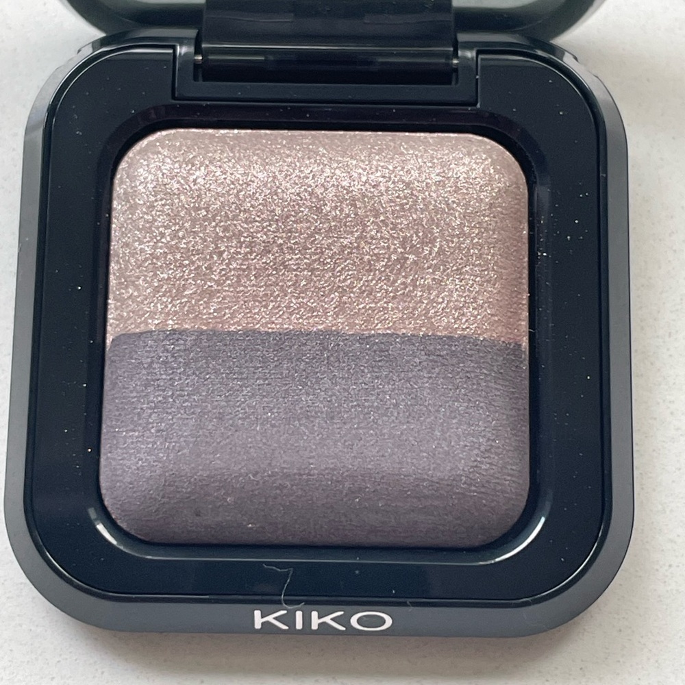 Kiko Milano • Bright Duo Eyeshadow • Pearly Light Mauve / Rosy Gray - Picture 3 of 9